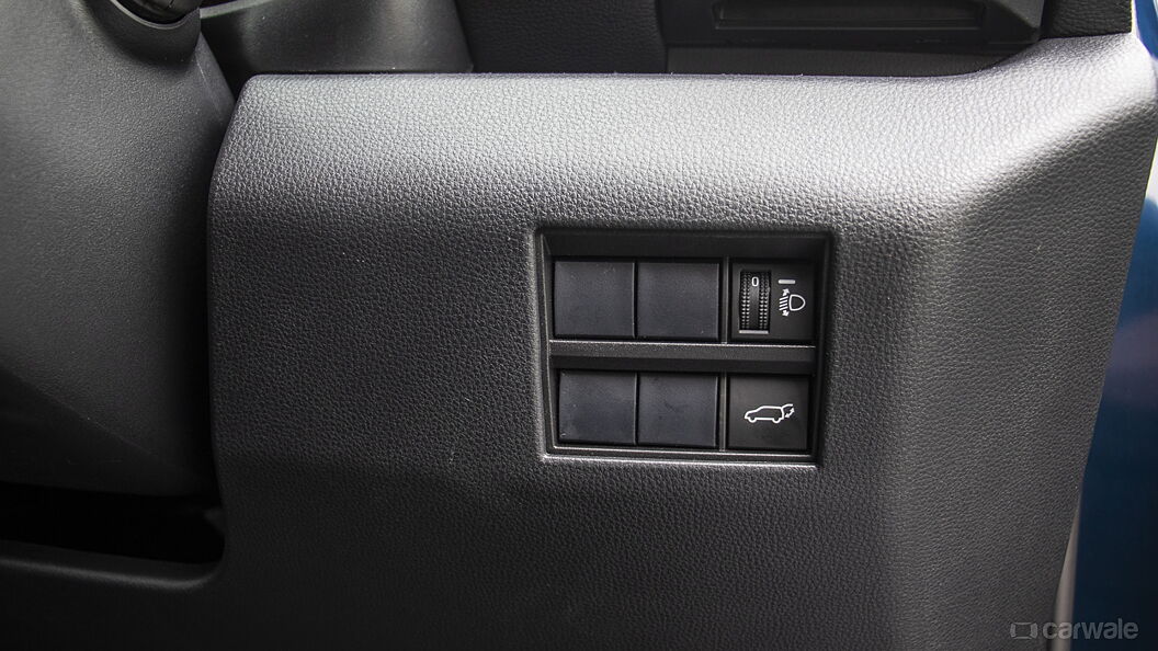 Maruti Suzuki Invicto Dashboard Switches