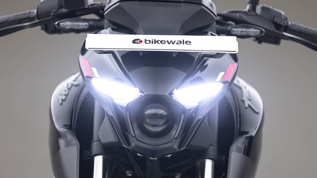 Bajaj Pulsar N250 Left Side View Image – BikeWale