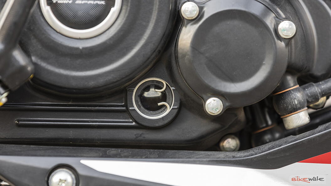 Bajaj Pulsar NS160 Engine Oil Level Indicator Image – BikeWale