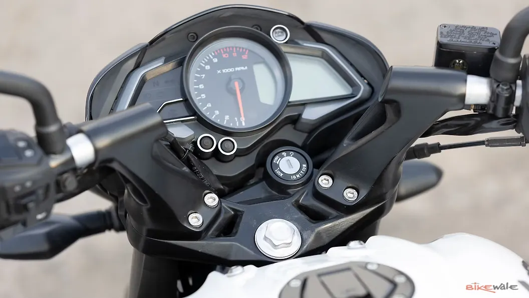 pulsar 150 handle lock