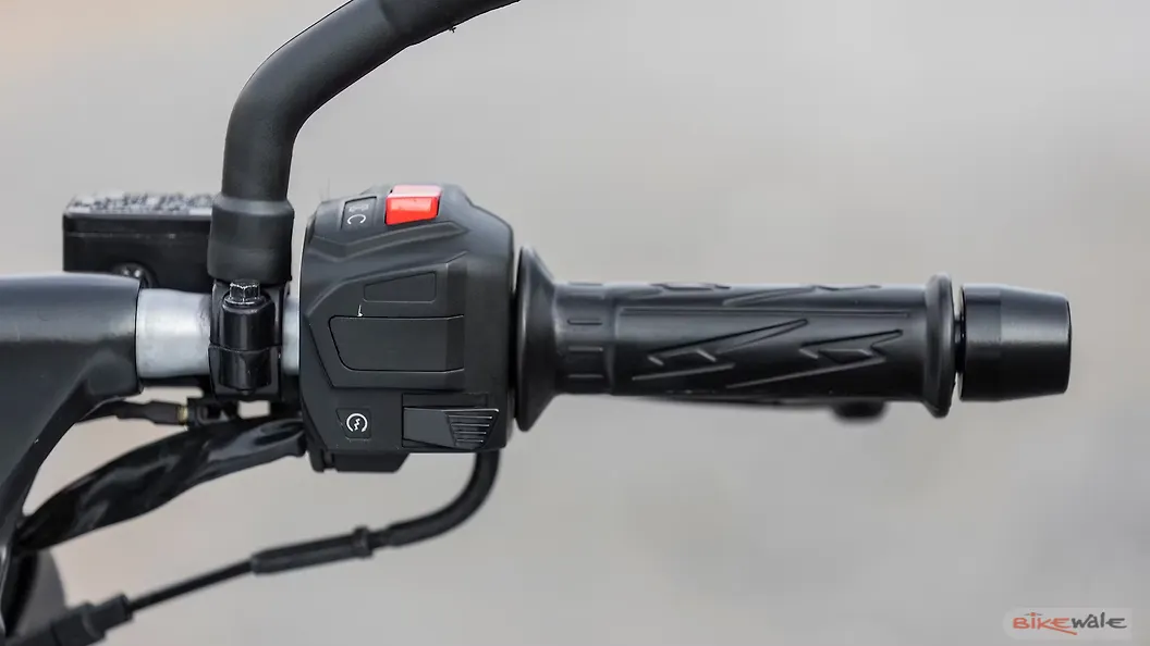 pulsar 200 ns handle grip