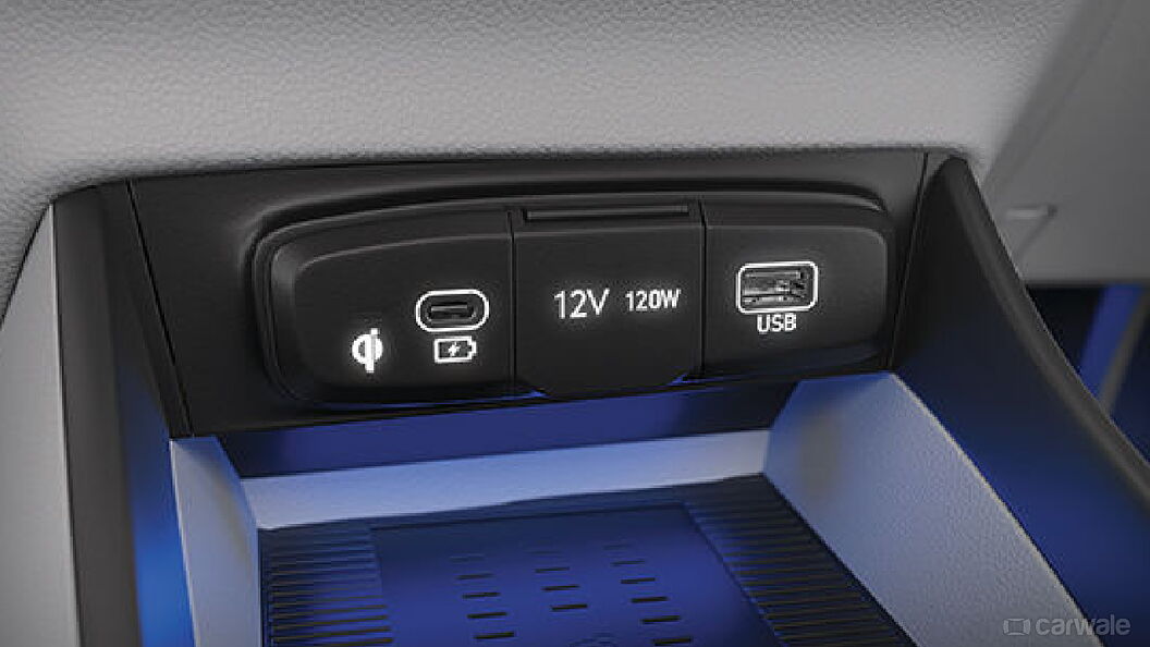 Hyundai i20 USB Port/AUX/Power Socket/Wireless Charging