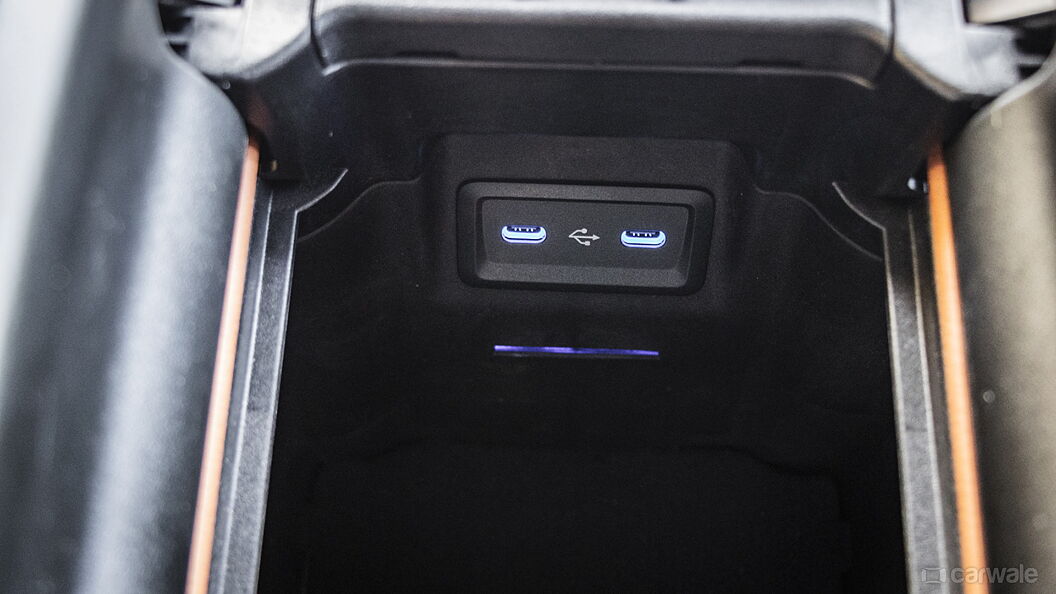 Mercedes-Benz GLC USB Port/AUX/Power Socket/Wireless Charging