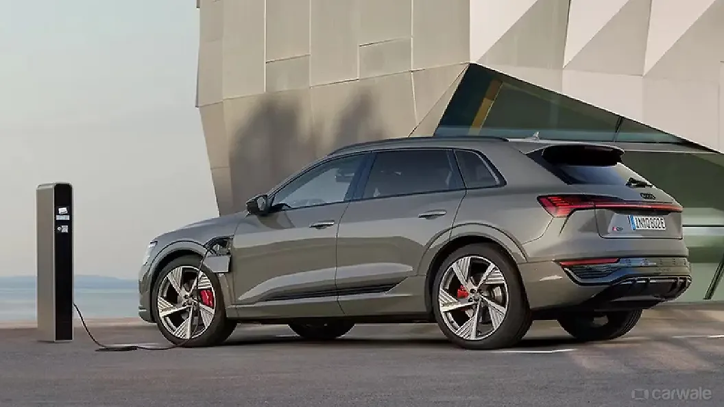 ऑडी Q8 स्पोर्टबैक ई-ट्रॉन लेफ्ट रियर थ्री क्वार्टर