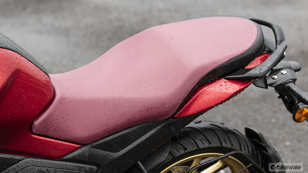 Yamaha fzs v3 cheap bs6 seat cover