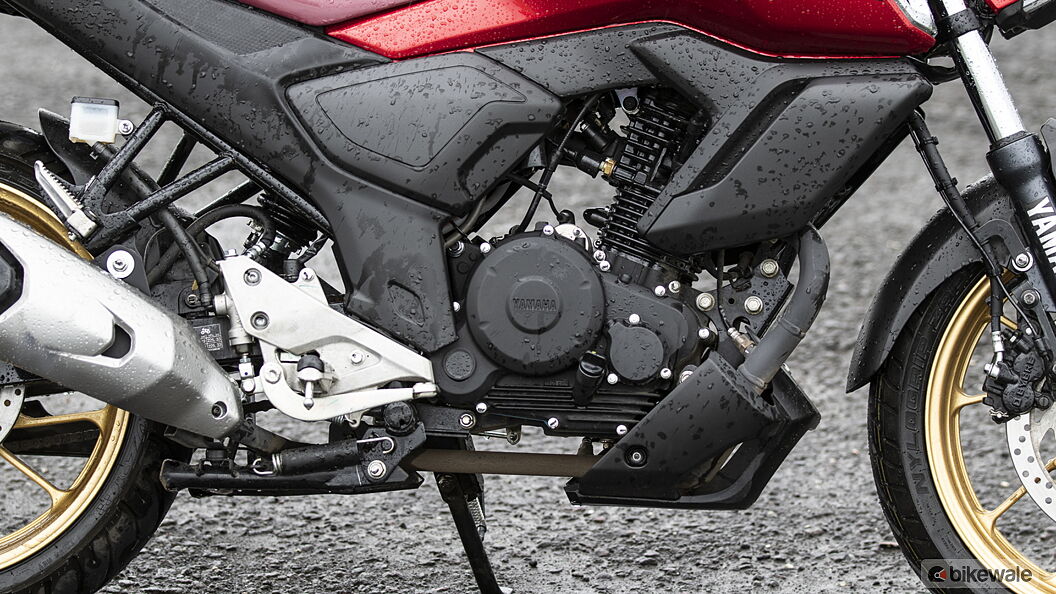 Yamaha fzs deals v3 engine cover