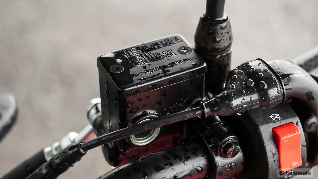 Yamaha FZS FI V4 Front Brake Fluid Reservoir Image BikeWale