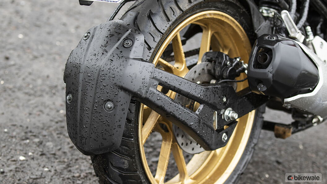 Yamaha FZS Fi V4 Rear Wheel Floting Hugger Image BikeWale