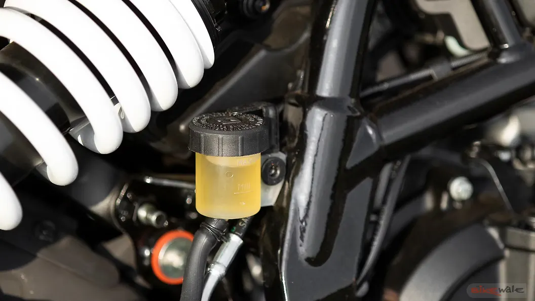 KTM 250 Duke Rear Brake Fluid Reservoir Image BikeWale