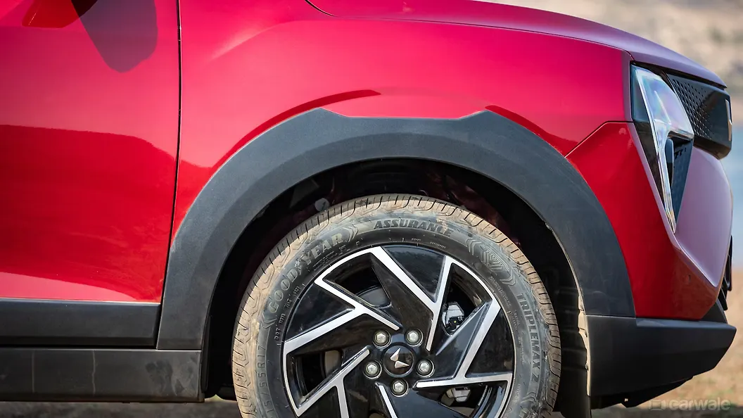 महिंद्रा XUV 3XO सामने का फ़ेंडर