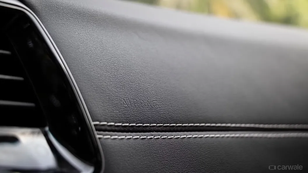 महिंद्रा XUV 3XO फ्रंट पैसेंजर एयरबैग