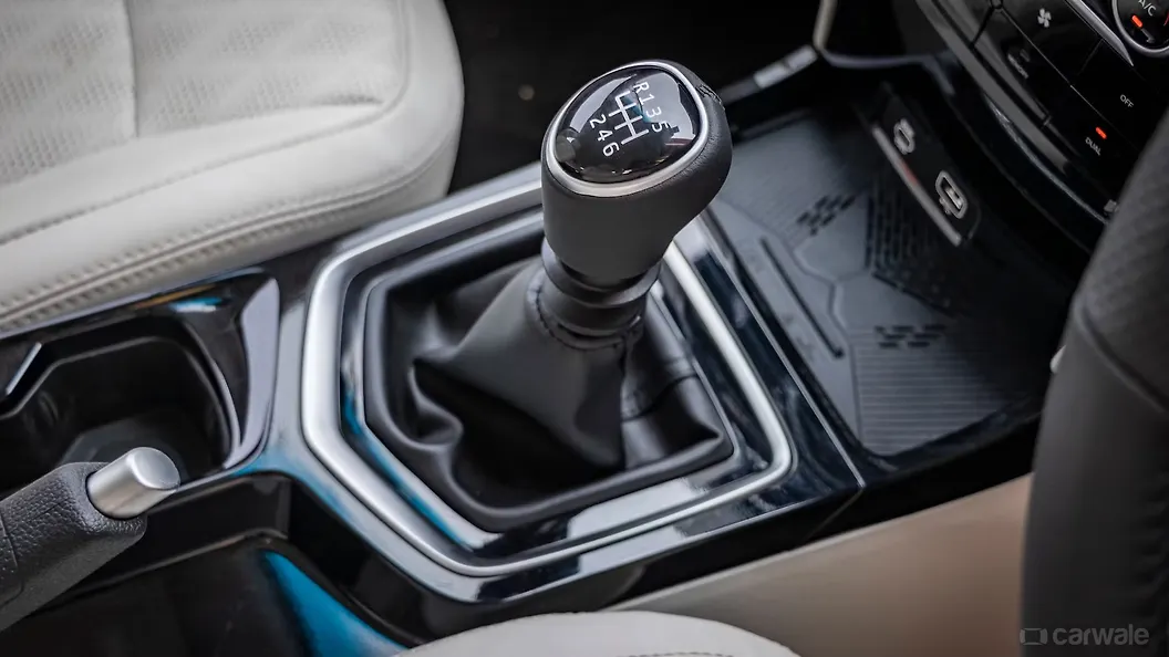 महिंद्रा XUV 3XO गियर शिफ़्टर / गियर शिफ़्टर स्टॉक