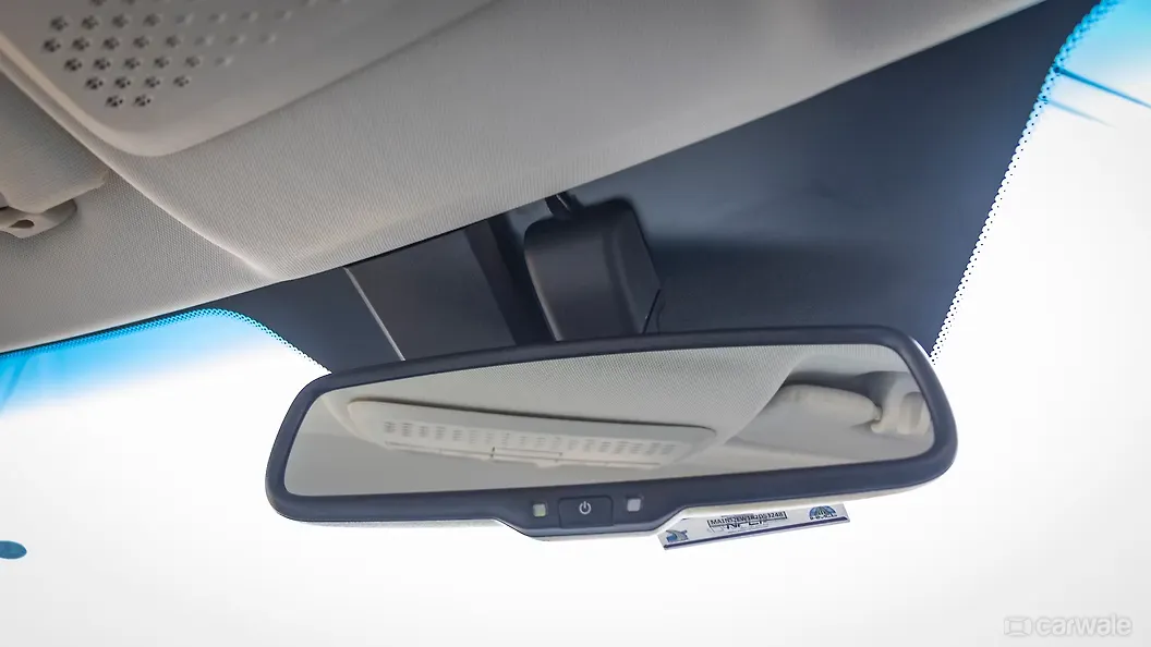 महिंद्रा XUV 3XO आंतरिक रियर व्यू मिरर