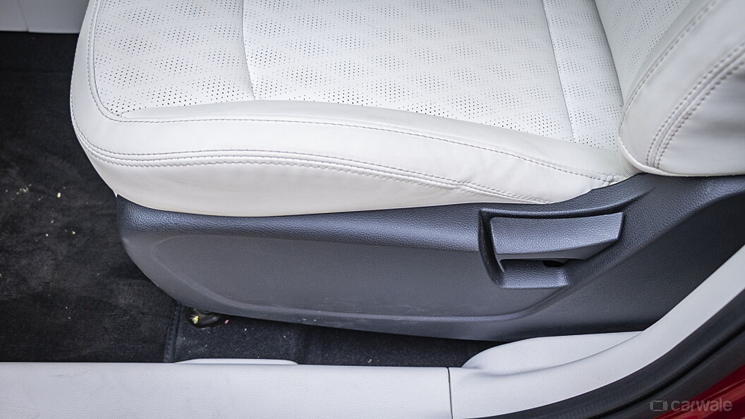 Mahindra XUV 3XO Seat Adjustment Manual for Front Passenger