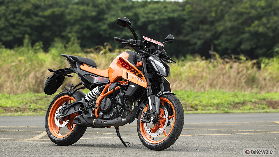 KTM 390 Duke Right Front Three Quarter Image – BikeWale