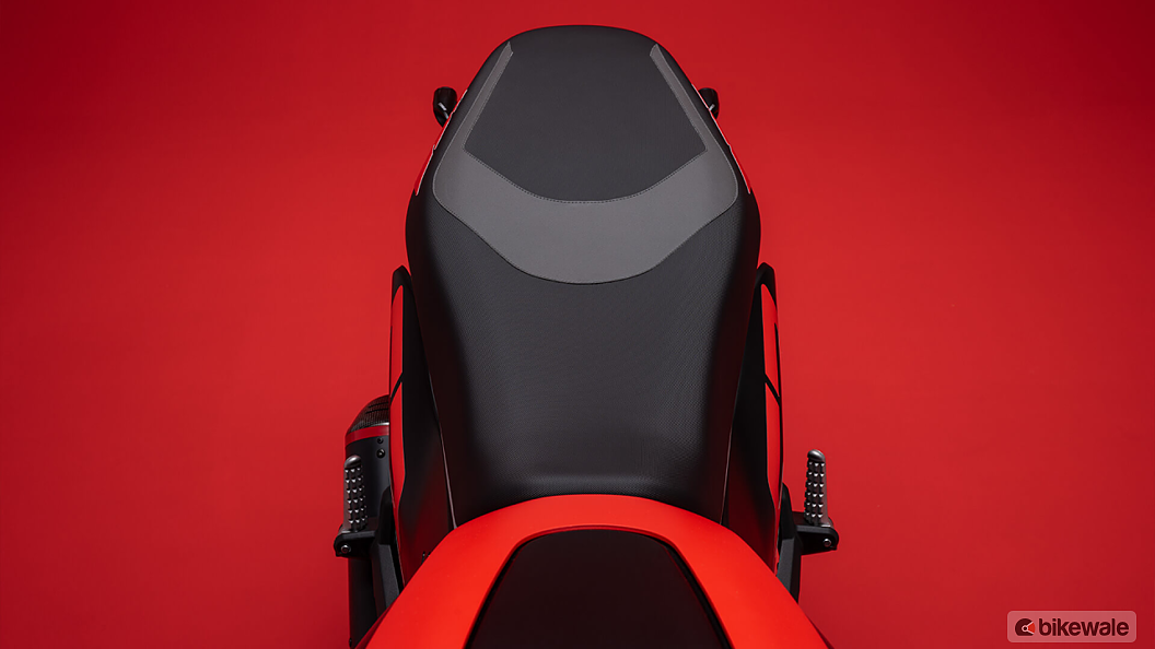 डुकाटी स्क्रैम्बलर फ़ुल थ्रॉटल बाइक सीट