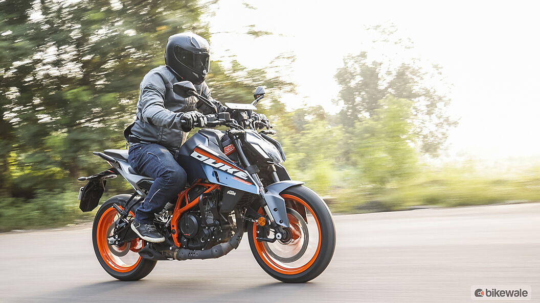 KTM 390 Duke Right Front Three Quarter Image – BikeWale