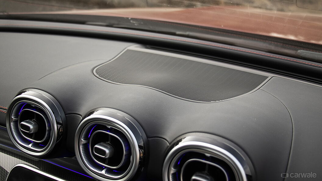 Mercedes-Benz AMG C 43 Central Dashboard - Top Storage/Speaker