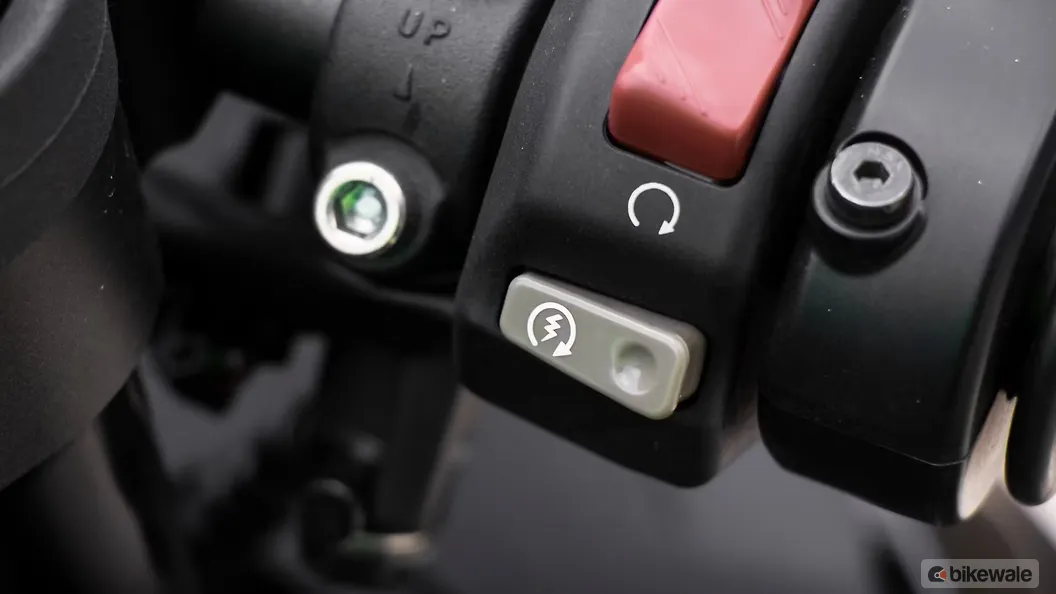 Kawasaki Ninja ZX-6R Turn Indicators Switch Image – BikeWale