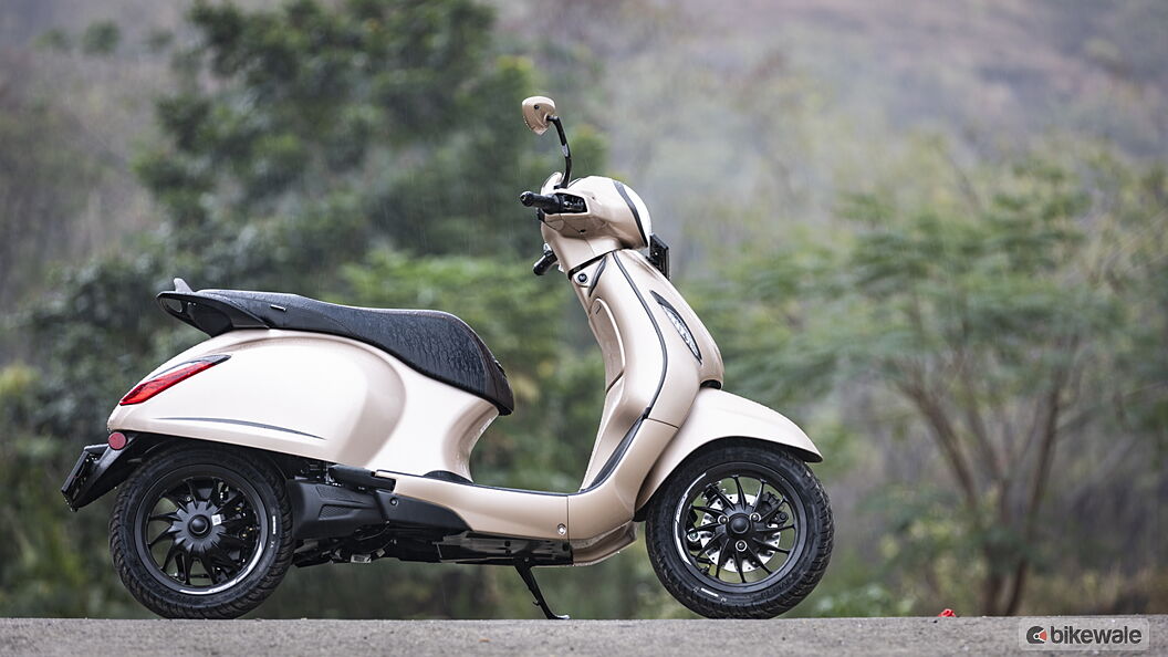 Bajaj Chetak Right Side View Image – BikeWale