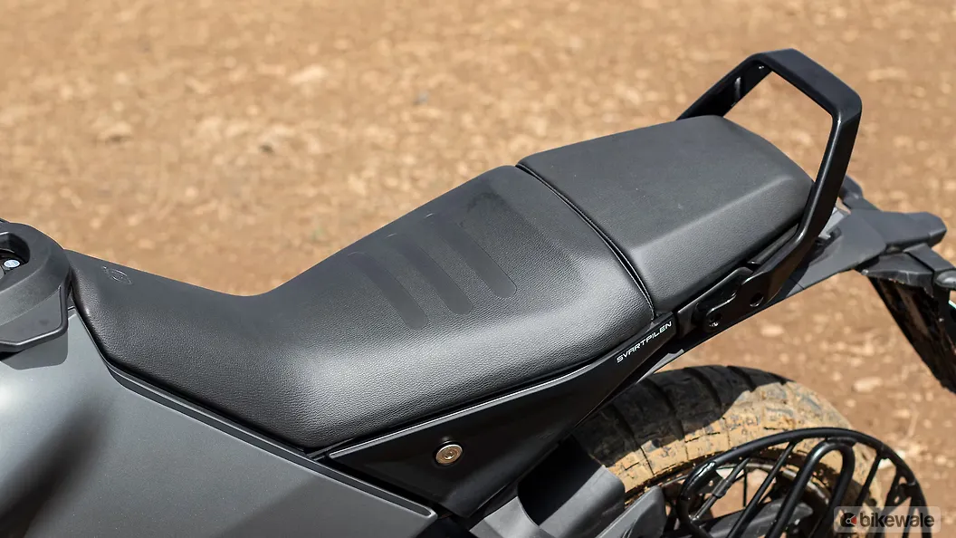 Husqvarna Svartpilen 401 Split Seat Image BikeWale