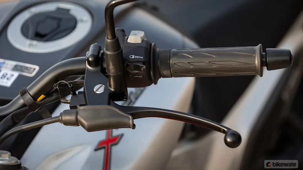 Hero Xtreme 125R High Beam Low Beam Switch Image BikeWale