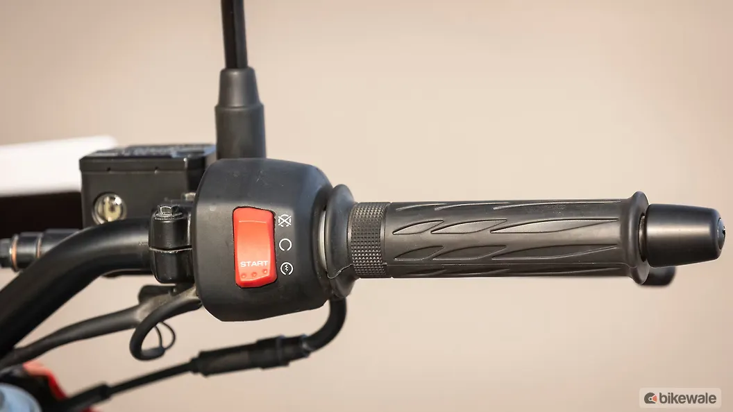 Hero Xtreme 125R Right Side Handelbar Throttle Grip