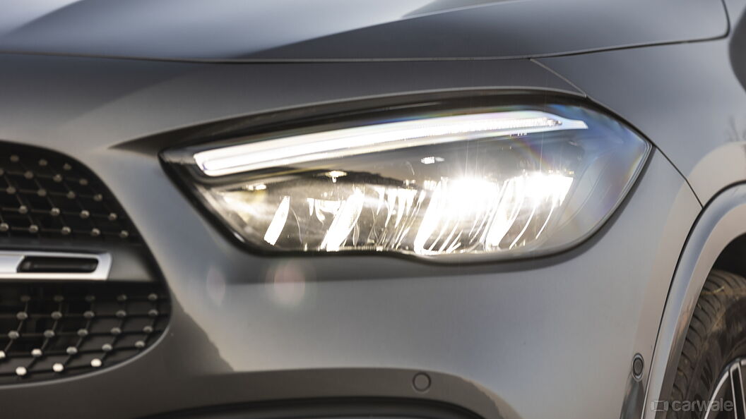 Mercedes-Benz GLA Headlight