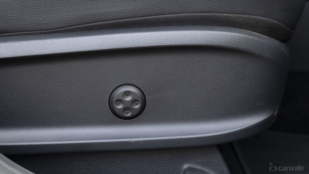Mercedes-Benz GLA Driver's Seat Lumbar Adjust Knob