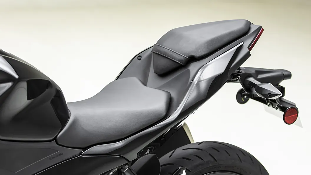 Kawasaki Ninja 500 Pillion Seat Image – BikeWale