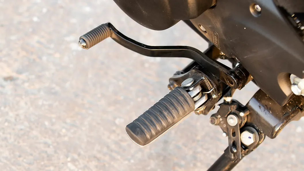 Kawasaki W175 Gear Shift Lever Image – BikeWale