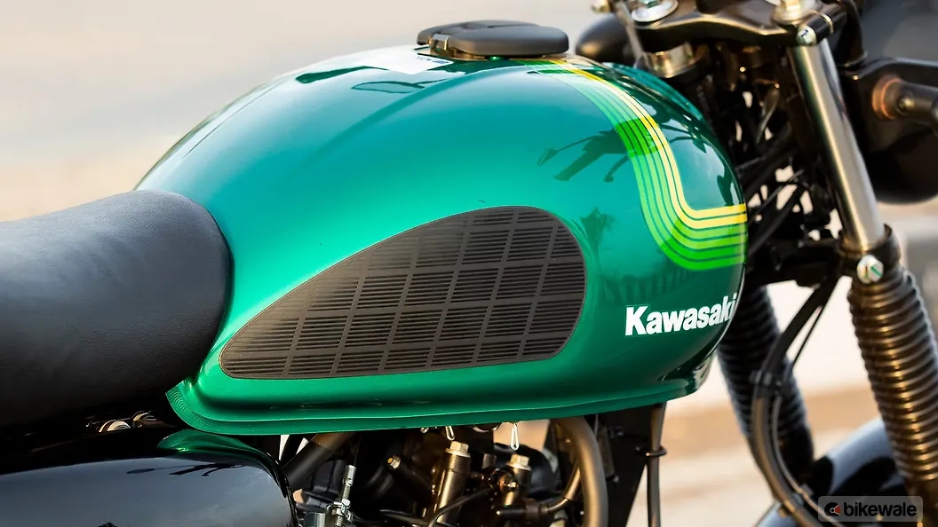 Kawasaki W175 Exhaust Headers Image – BikeWale