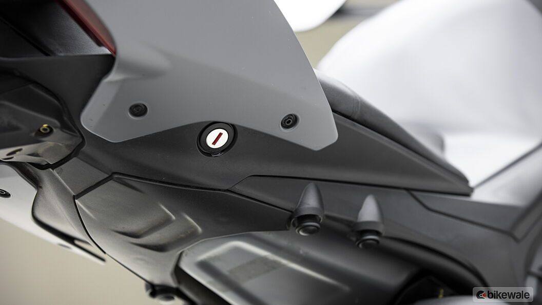 Ducati Streetfighter V4 Seat Remove/Fix Lock