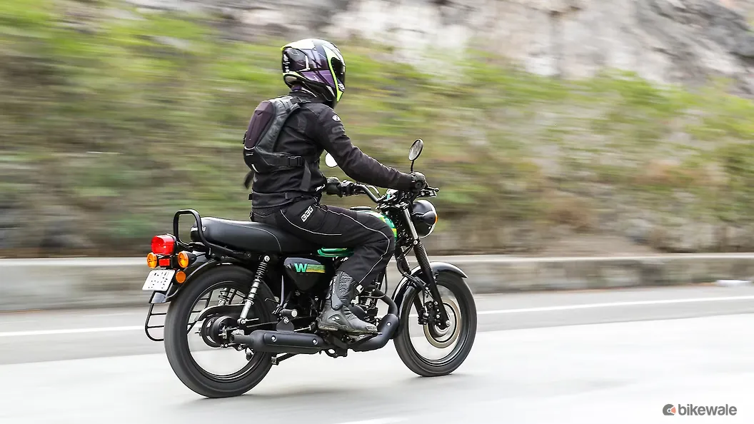 Kawasaki W175 Right Rear Three Quarter Image – BikeWale