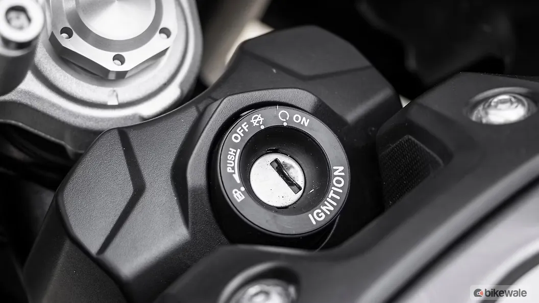 Triumph Switch Triumph Tiger 900 High Beam Low Beam Switch Image – BikeWale