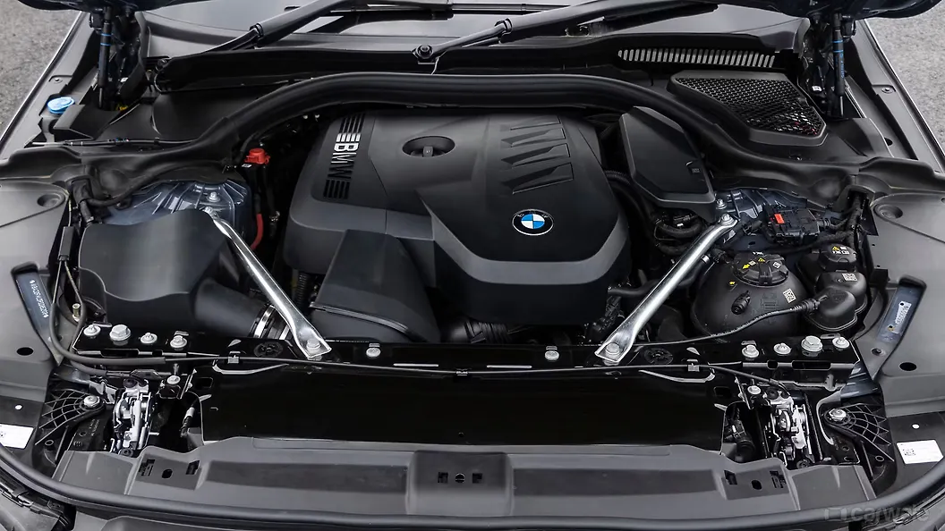 BMW 5 Series Engine Shot BMW 5 Series Engine Shot