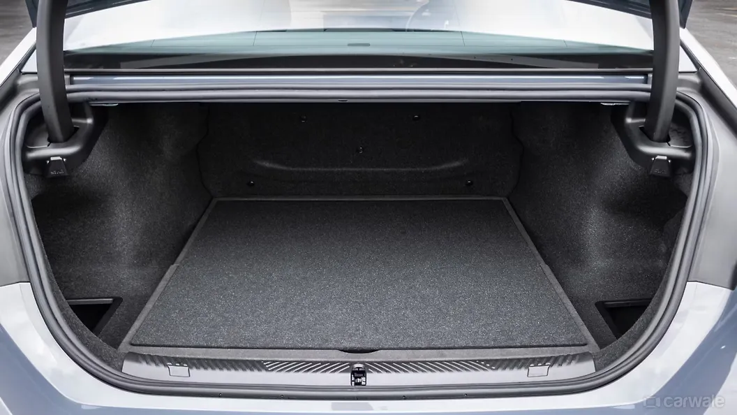 BMW 5 Series Bootspace
