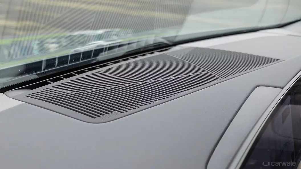 BMW 5 Series Central Dashboard - Top Storage/Speaker BMW 5 Series Central Dashboard - Top Storage/Speaker