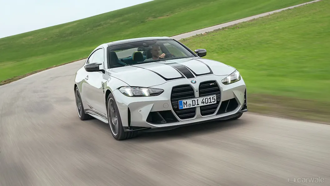 बीएमडब्ल्यू m4 ठीक सामने तीन चौथाई