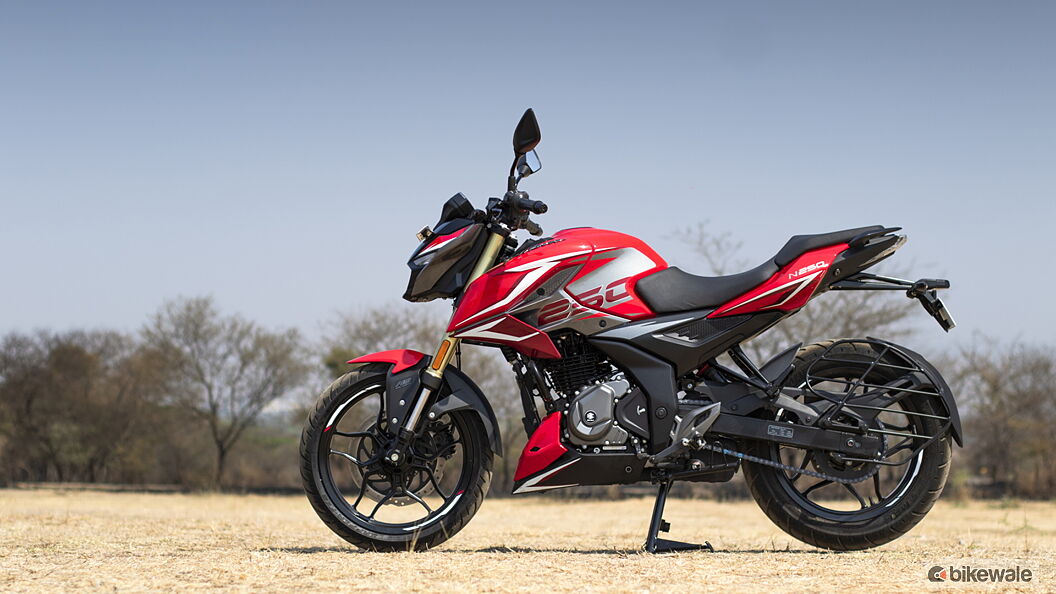 Bajaj Pulsar N250 Left Side View Image – BikeWale