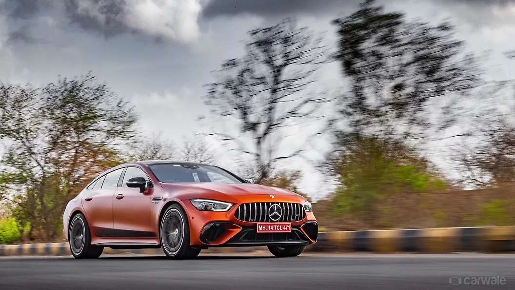 मर्सिडीज़ बेंज़ AMG GT 63 S ई परफ़ॉर्मेंस ठीक सामने तीन चौथाई