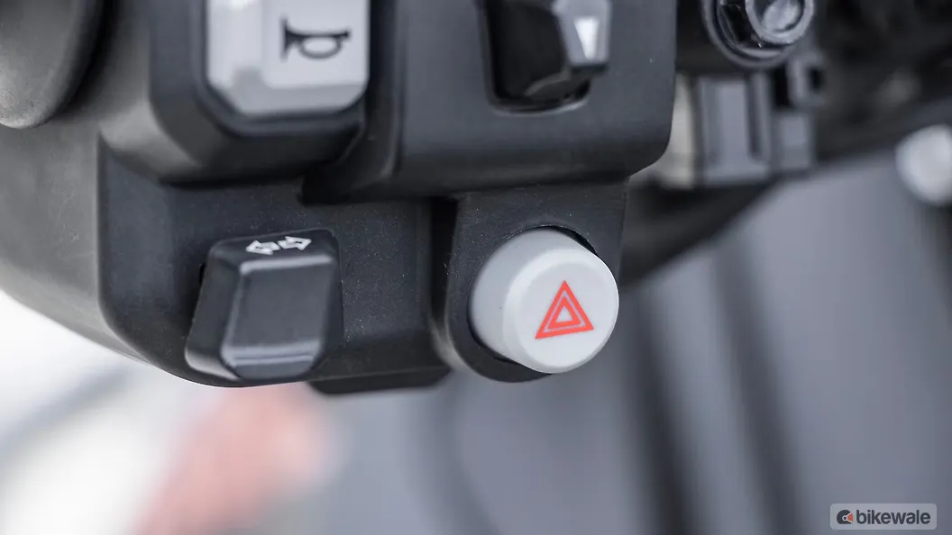 Honda Transalp XL750 [2024] Turn Indicators Switch Image – BikeWale