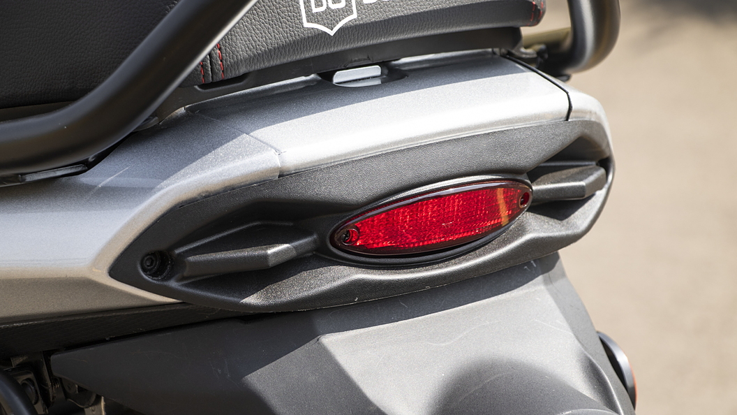 BGauss RUV 350 Tail Light Image – BikeWale