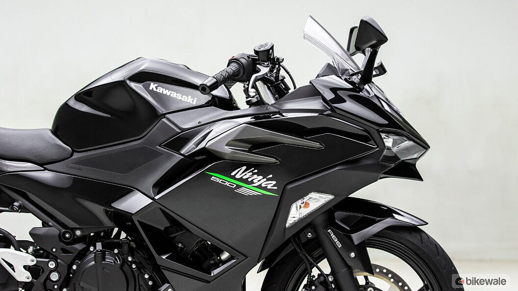 Kawasaki Ninja 500 Right Front Three Quarter Image – BikeWale