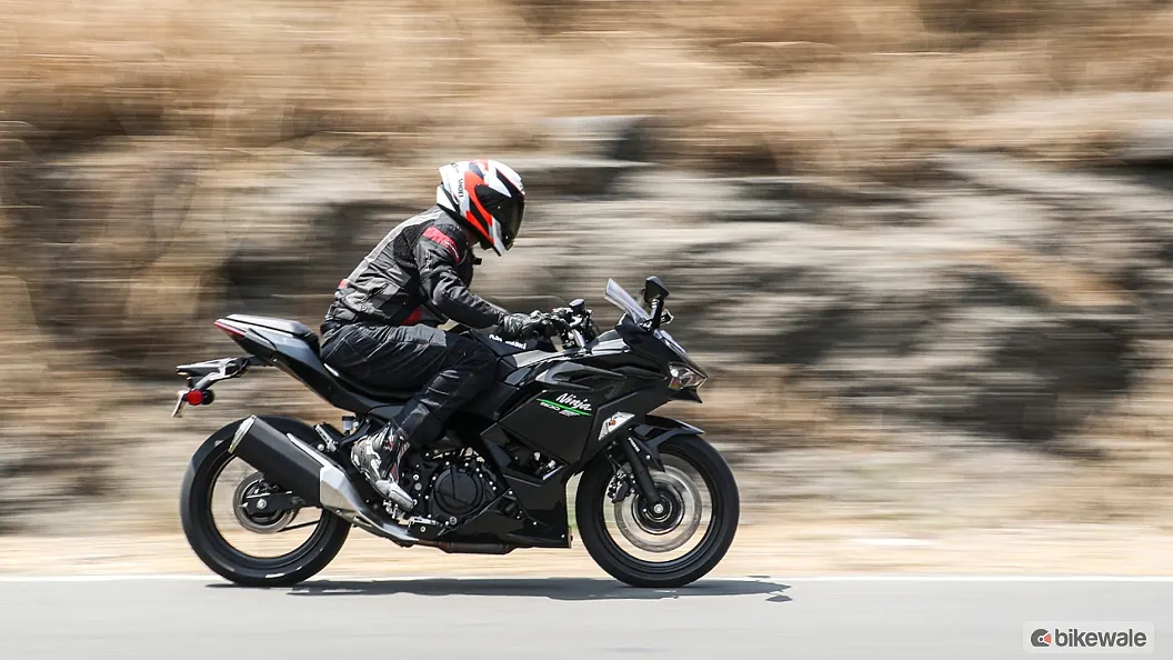 Kawasaki Ninja 500 Right Side View Image BikeWale