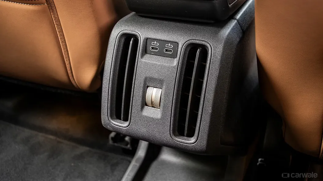 Mini Countryman Electric Rear Row Charging Point