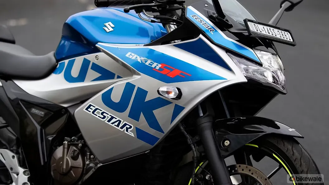 Suzuki Gixxer SF 250 Right Front Three Quarter