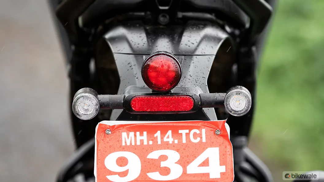 Yezdi Adventure [2024] Number Plate Lamp Image – BikeWale