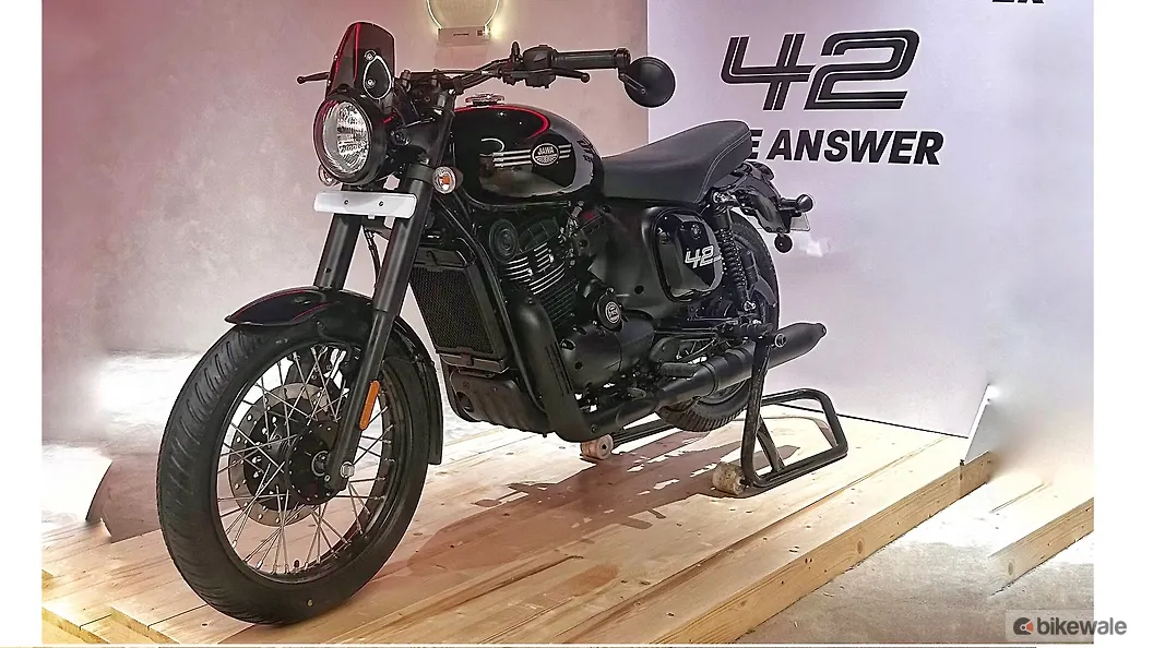 Jawa 42 [2018-2023] Right Rear Three Quarter Image – BikeWale