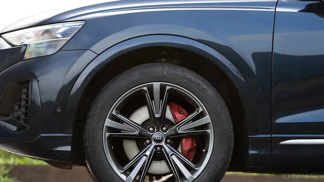 ऑडी Q8 सामने का फ़ेंडर